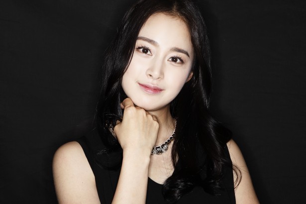 Nữ diễn viên Kim Tae Hee là một trong những  mỹ nhân Châu Á nổi tiếng nhất hiện nay. Ngoài việc sở hữu nhan sắc ngọt ngào, tài năng diễn xuất tốt, cô còn có gia thế khủng ít người biết đến.